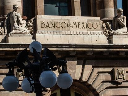 Fachada del Banco de México en la Ciudad de México.