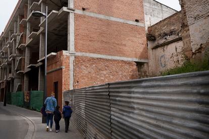 Una obra de viviendas parada en Linares (Jaén), en una imagen de archivo.