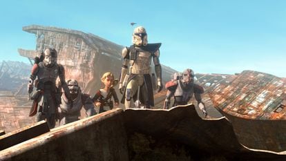 De izquierda a derecha, Echo, Wrecker, Omega, Capitán Rex y Hunter en una secuencia de 'Star Wars: La remesa mala'.