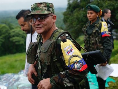 Alias Iván Mordisco, comandante general de la disidencia de las FARC, llega a Casa Roja.
