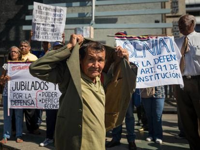 Jubilados venezolanos piden una mejora de sus condiciones.