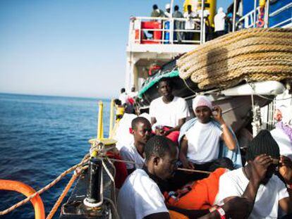 L’expedició de l’‘Aquarius’ inclou 123 menors d’edat. És freqüent que els eritreus i sudanesos que intenten el salt abandonin les seves cases sense advertir els seus pares i d’altres dels riscos que comporta Líbia