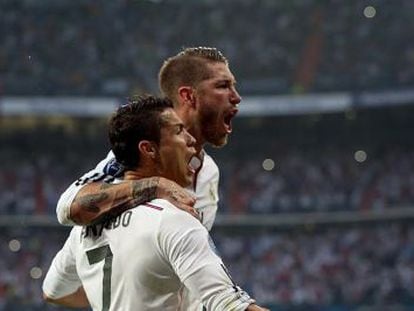 Cristiano celebra el gol con Ramos.
