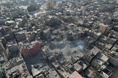 Vista del campo de refugiados de Bureij en medio de la Franja de Gaza después de un ataque aéreo israelí.