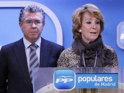 Esperanza Aguirre y el ex secretario general del PP de Madrid Francisco Granados.