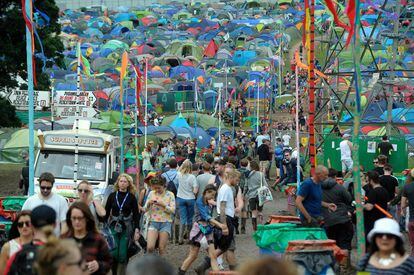 Barro y tiendas de campaña durante el primer día del Festival de Glastonbury celebrado en Pilton (Reino Unido), el 22 de junio de 2016.