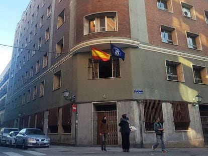 Fachada de la antigua sede de Comisiones Obreras, 'okupada' por el colectivo ultraderechista Hogar Social Madrid.