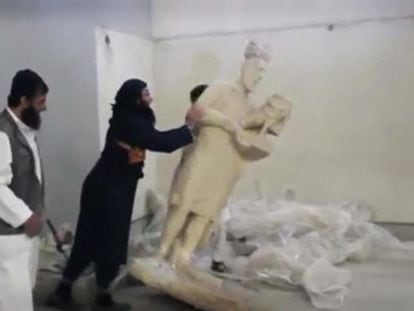 Destrucci&oacute;n de patrimonio en el Museo de Mosul.