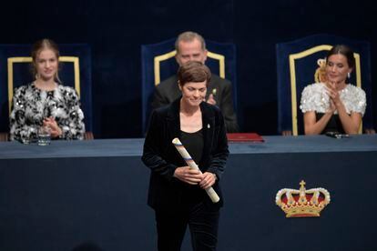 La británica Ellen MacArthur, impulsora de la economía circular y Premio Princesa de Asturias de Cooperación Internacional, tras recoger su galardón.