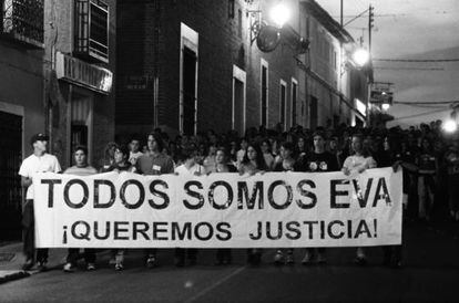 Manifestaci&oacute;n en recuerdo de la joven Eva Blanco a la que asistieron m&aacute;s de 2. 000 personas en abril de 1998.