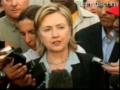 Hillary Clinton llega a Puerto Príncipe para ofrecer el apoyo de EEUU al maltrecho país