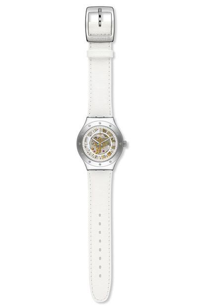 Reloj de Swatch en el que se puede ver el mecanismo. (60 euros).