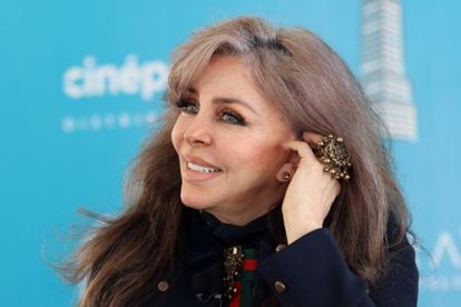 Verónica Castro en la presentación de la película 'Dime cuando tú' en el hotel Stara de Ciudad de México, el 14 de diciembre de 2020. 