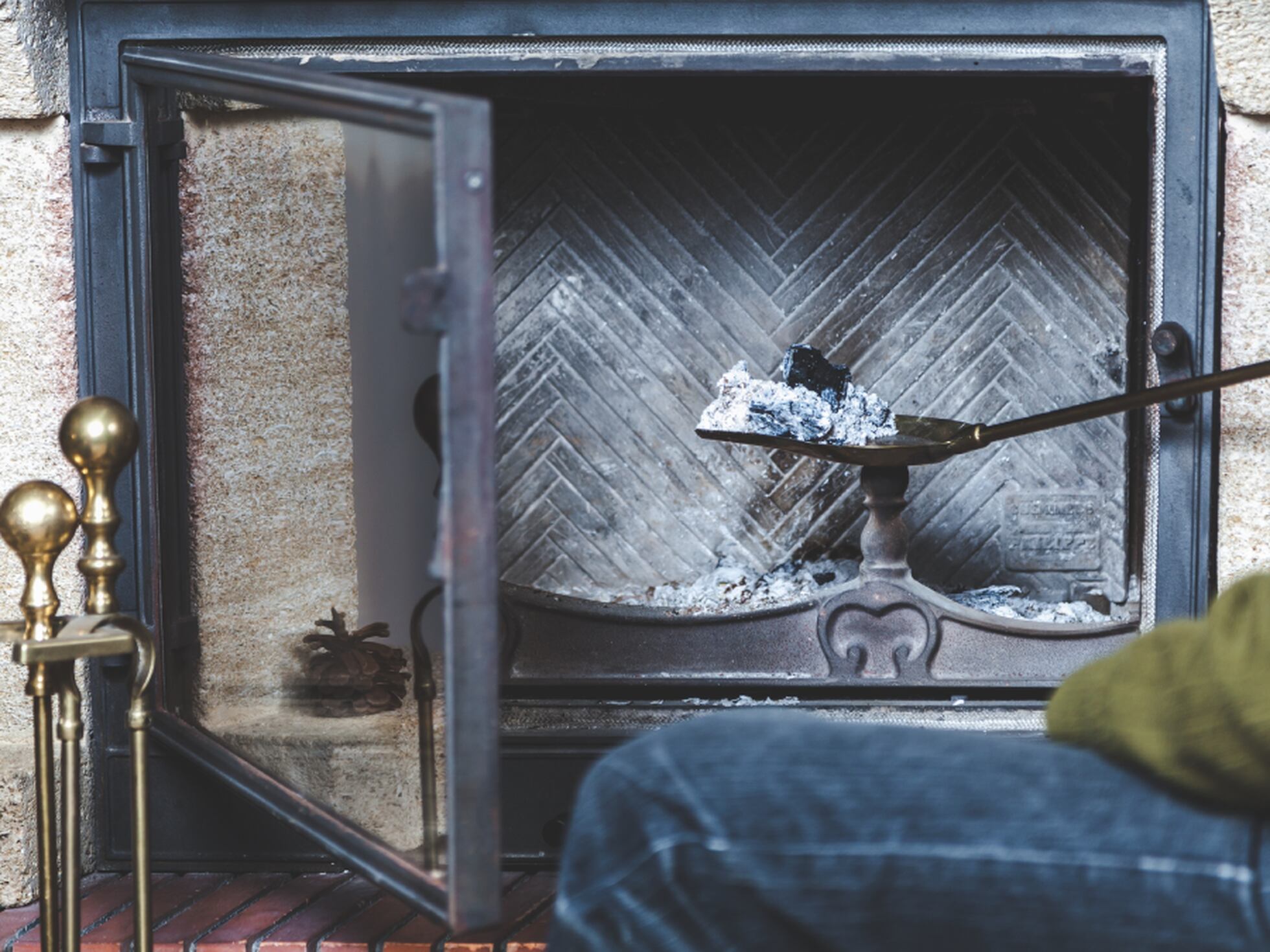 Qué es el deshollinador de chimeneas y cuándo llamarlo