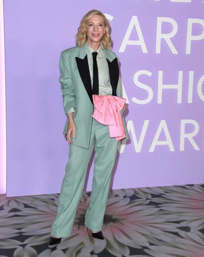 Cate Blanchett es una apasionada de los trajes de chaqueta de estilo masculino. Su mejor truco para estilizar unos pantalones amplios son unos zapatos de salón acabados en punta.