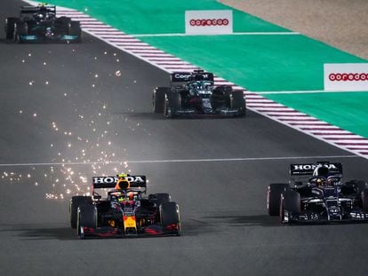 El Red Bull de Checo Pérez durante un momento de la carrera del Gran Premio de Arabia Saudí.