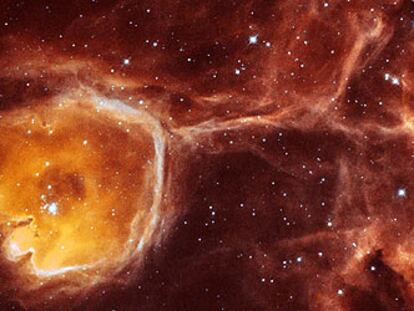 Burbuja de gas y polvo alrededor de una estrella joven en la nebulosa N44F.