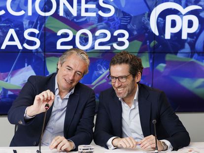 El coordinador del programa electoral del PP, Íñigo de la Serna (a la izquierda), y el portavoz de campaña, Borja Sémper, el día 12 en Madrid.