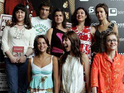 Chus Gutiérrez, la cuarta por la izquierda en la segunda fila, con algunos de los actores del filme.