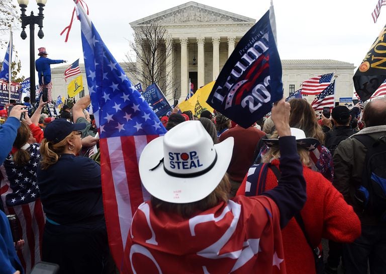 Los ultras de Trump: “Sacaremos a Joe Biden, de una forma u otra” | Elecciones USA | EL PAÍS