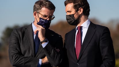 Alberto Núñez Feijóo y Pablo Casado, en Abegondo (A Coruña), este viernes.