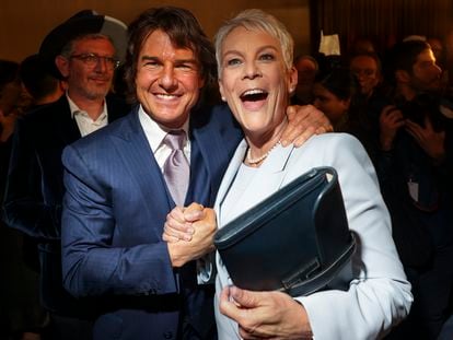 Tom Cruise y Jamie Lee Curtis asisten al almuerzo de nominados a los Oscar celebrado en el hotel Beverly Hilton de Los Ángeles, el pasado 13 de febrero.