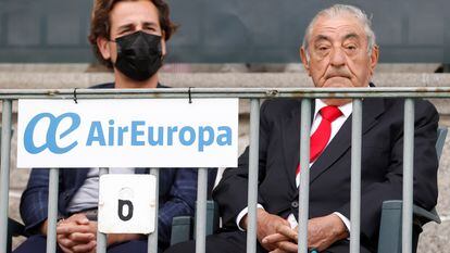 El fundador de Globalia y Air Europa, Juan José Hidalgo (derecha), en mayo pasado en el Club de Campo Villa de Madrid.