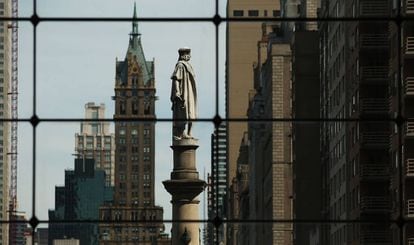 La estatua de Colón de Nueva York, situada en una concurrida esquina de Central Park.