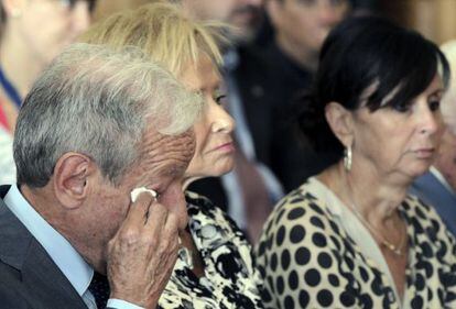 Pascual Sala; Fernández de la Vega, y María Emilia Casas durante el homenaje