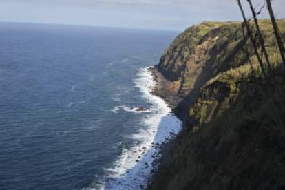 Paisaje caracter&iacute;stico de la zona norte de la Isla de Sao Miguel, en la que se escondi&oacute; el barco. 