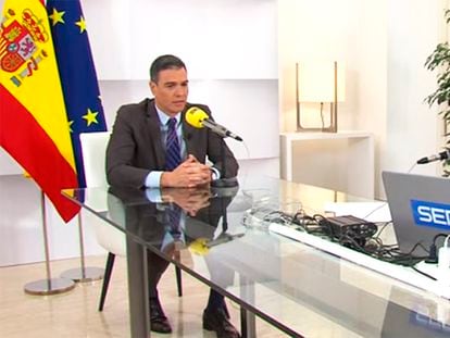 El presidente del Gobierno, Pedro Sánchez, es entrevistado por Àngels Barceló para la Cadena SER, este lunes.