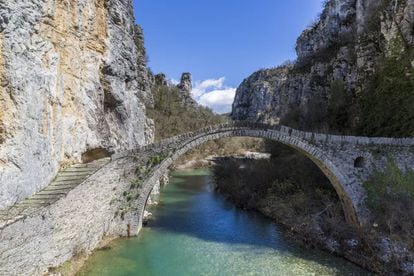 El puente de piedra de Kokoris, en la región griega de Zagori.