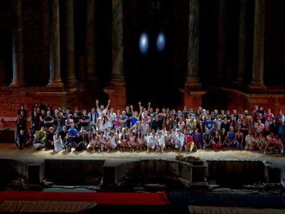 Imagen de la asamblea que celebraron en el teatro emeritense los perjudicados por los impagos el 8 de agosto de 2011.