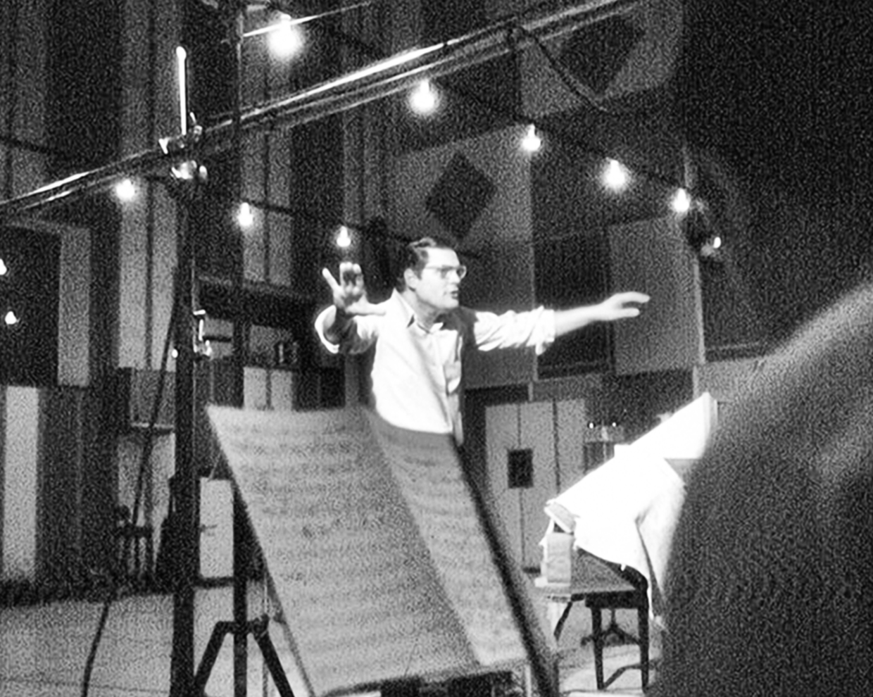 Waldo de los Ríos dirigiendo una grabación en el Estudio 1 de Hispavox en 1969.