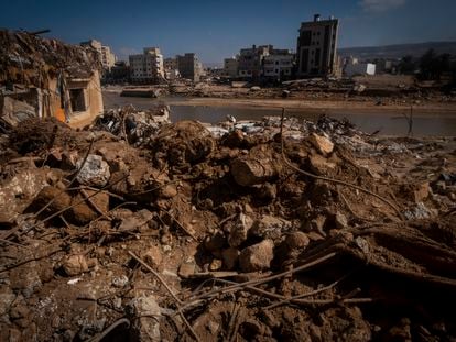 Edificios derrumbados en Derna tras las inundaciones que provocaron la rotura de dos presas, el sábado.