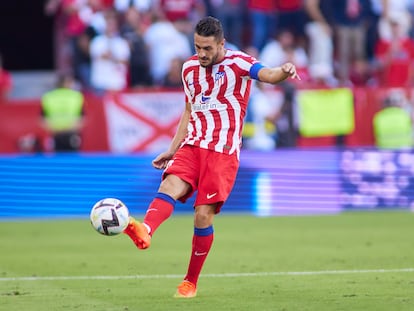 Koke golpea el balón durante el Sevilla-Atlético de Madrid del pasado sábado.