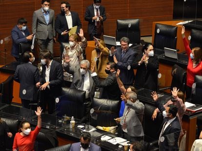 El grupo parlamentario de Morena, en la comisión permanente del Congreso.