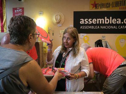 Venta de material de la ANC antes de la Diada.