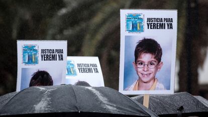 Carteles con la imagen de Yeremi Vargas, en una concentración de apoyo a la familia en diciembre de 2017 en Las Palmas de Gran Canaria.