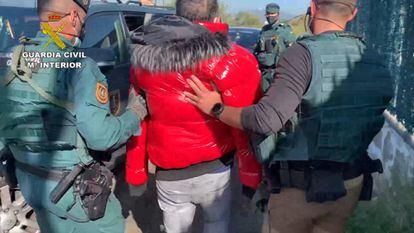 Uno de los detenidos en La Axarquía malagueña, en una imagen cedida por la Guardia Civil.