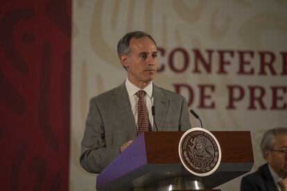 El subsecretario de Salud, Hugo López-Gatell durante una conferencia de prensa al comienzo de la pandemia, el 17 de marzo de 2020.