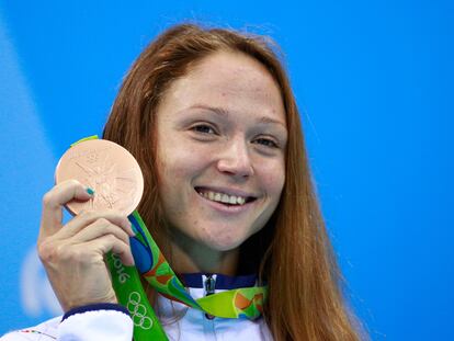 Aliaksandra Herasimenia, tras ganar la medalla de bronce en los Juegos Olímpicos de Río de Janeiro, en 2016.