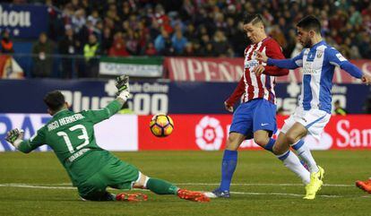 Fernando Torres marca su primer gol ante el Legan&eacute;s.