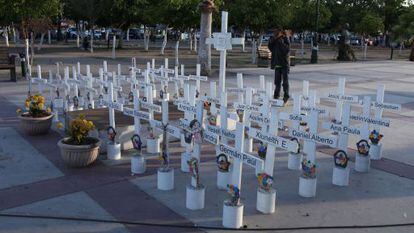 Memorial por los 49 niños muertos en la guardería.