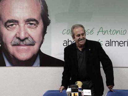 José Antonio Amate, ayer, antes de anunciar el acuerdo sobre la lista.