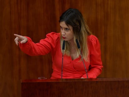 La portavoz de Unidas Podemos en la Asamblea de Madrid Alejandra Jacinto interviene durante la segunda sesión del debate del estado de la región en la Asamblea de Madrid, este martes.
