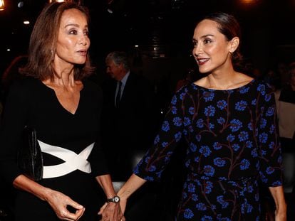 Tamara Falco and Isabel Preysler  during book premiere the book "Tiempos recios" in Madrid on Monday, 28 october 2019
en la foto : cogidos de la mano