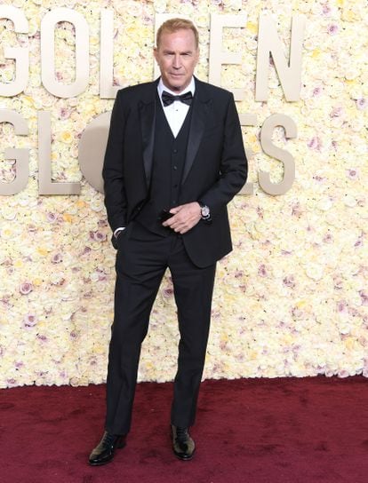 Kevin Costner, protagonista de 'Yellowstone', con esmoquin de Dolce & Gabbana. Entregó uno de los premios.