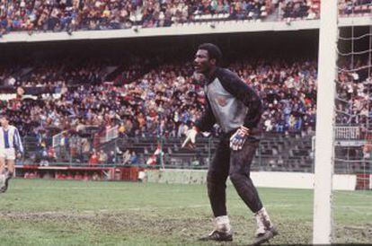 El camerunés Thomas N'Kono jugó con el RCD Espanyol desde 1982 a 1991.