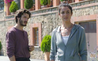 Yon González y Blanca Romero, en una imagen de 'Bajo sospecha'.